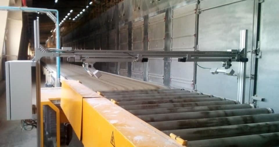 RIFTEK 3DGipsumB Gypsum Board Dimensional Measurement — side view — RIFTEK — Laser Measurement Systems