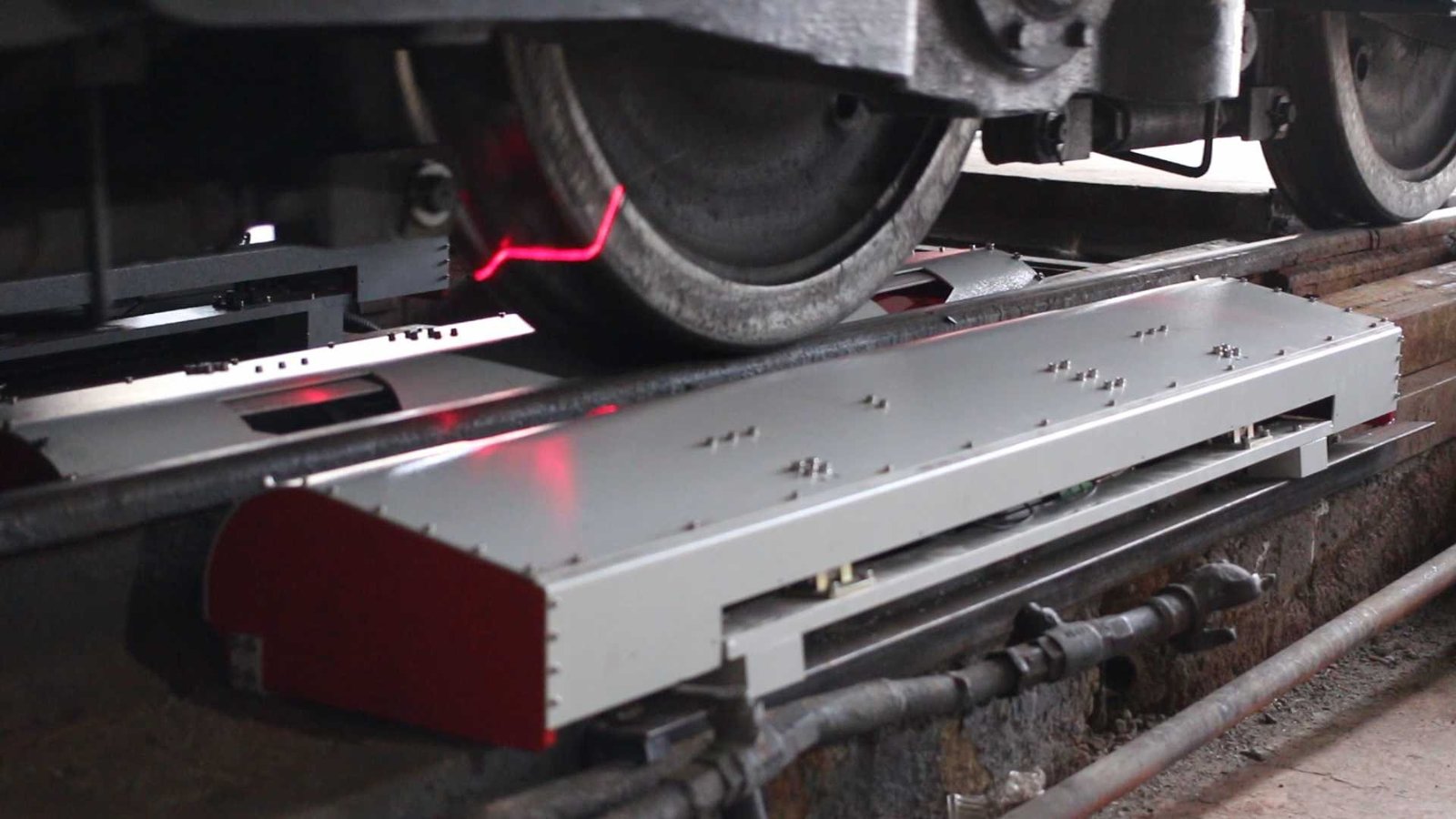 RIFTEK 3DWheel.60 Real-Time Wheel Geometry System — front view — RIFTEK — Railway Measuring Instruments